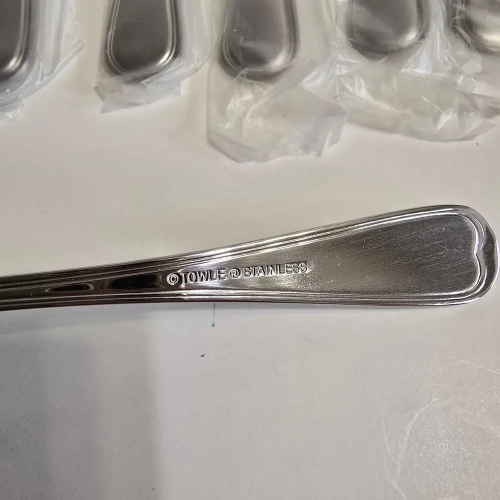 NIP TOWLE STRATFORD Stainless Flatware 12 Twelve TEA SPOONS Glossy